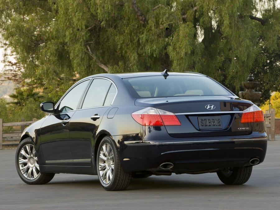 Hyundai Genesis 2008 года  (US) (фото 12 из 19)